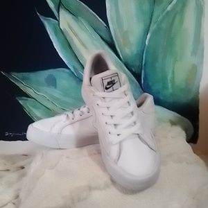 Nike SZ 7 Youth Court Royale AC